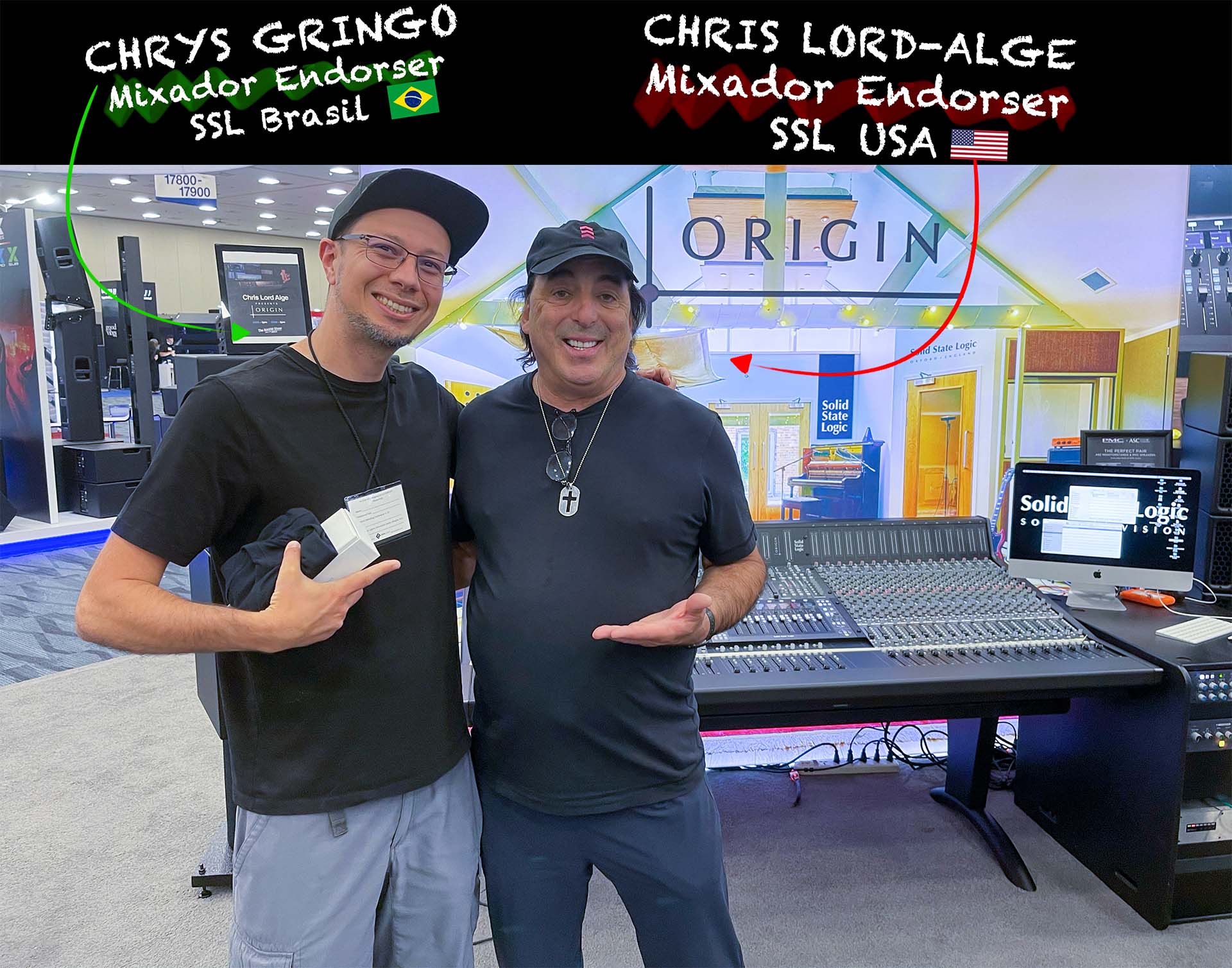 Foto de Chrys Gringo e Chris Lord Alge com uma mesa de som da SSL ao fundo